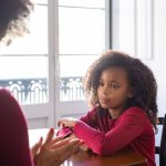 Éducation sans violence : la Suisse franchit le pas vers une régulation explicite de la parentalité