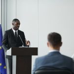 Débat Medef: Retailleau trace sa ligne économique contre le bilan Macron
